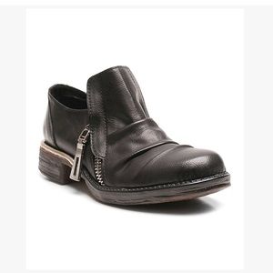 These are like new, worn once. Distressed puckered Oxford